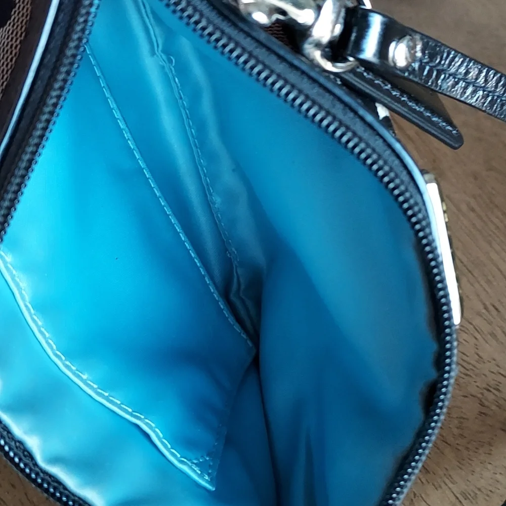 Coach Gallery Signature Tote w/ a Wristlet (RARE) - Picture 7 of 17